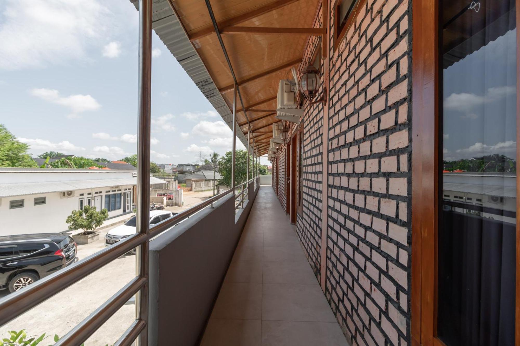 Reddoorz Syariah Near Jakabaring Sport City Παλεμπάνγκ Εξωτερικό φωτογραφία