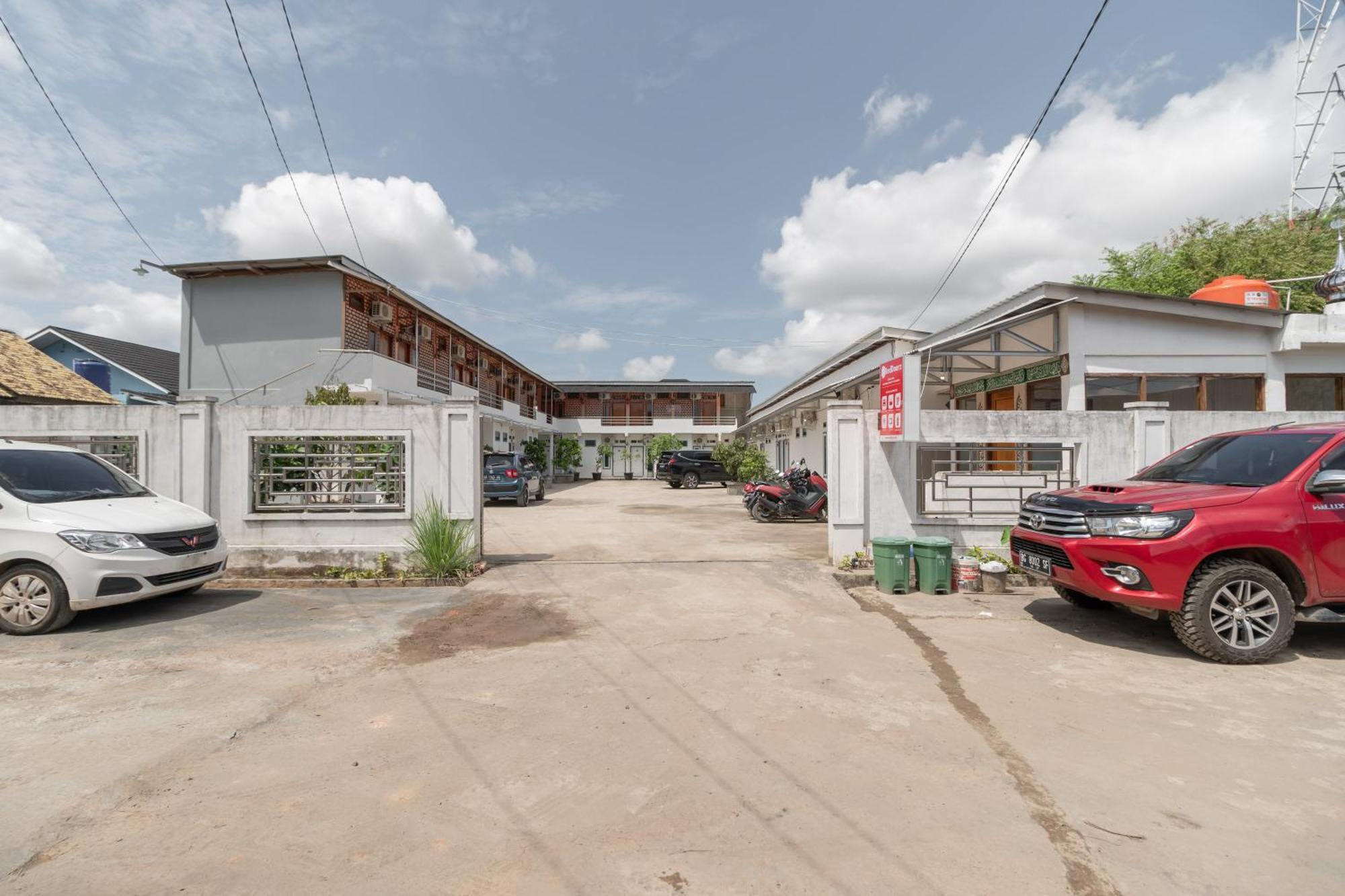 Reddoorz Syariah Near Jakabaring Sport City Παλεμπάνγκ Εξωτερικό φωτογραφία
