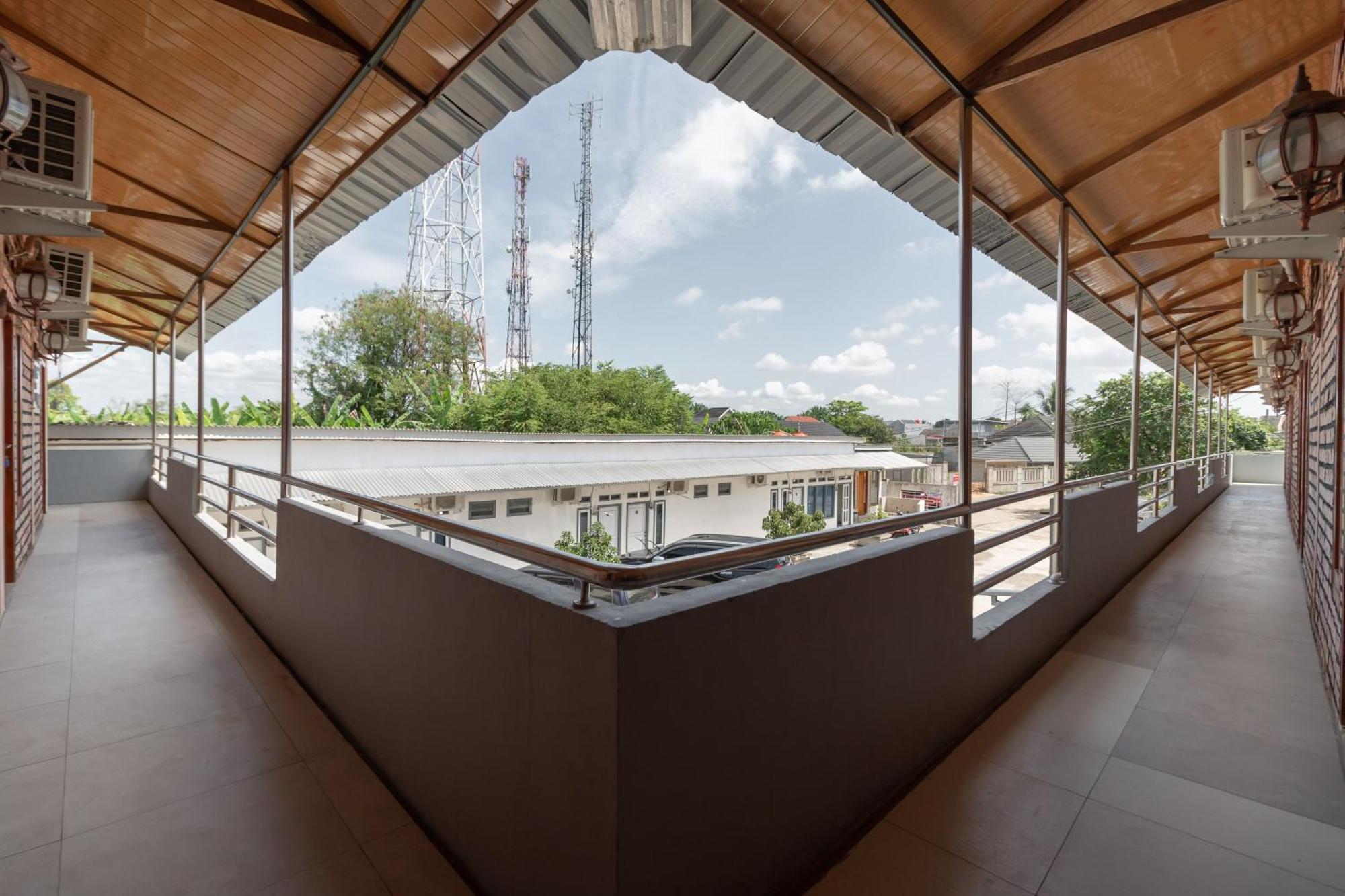Reddoorz Syariah Near Jakabaring Sport City Παλεμπάνγκ Εξωτερικό φωτογραφία