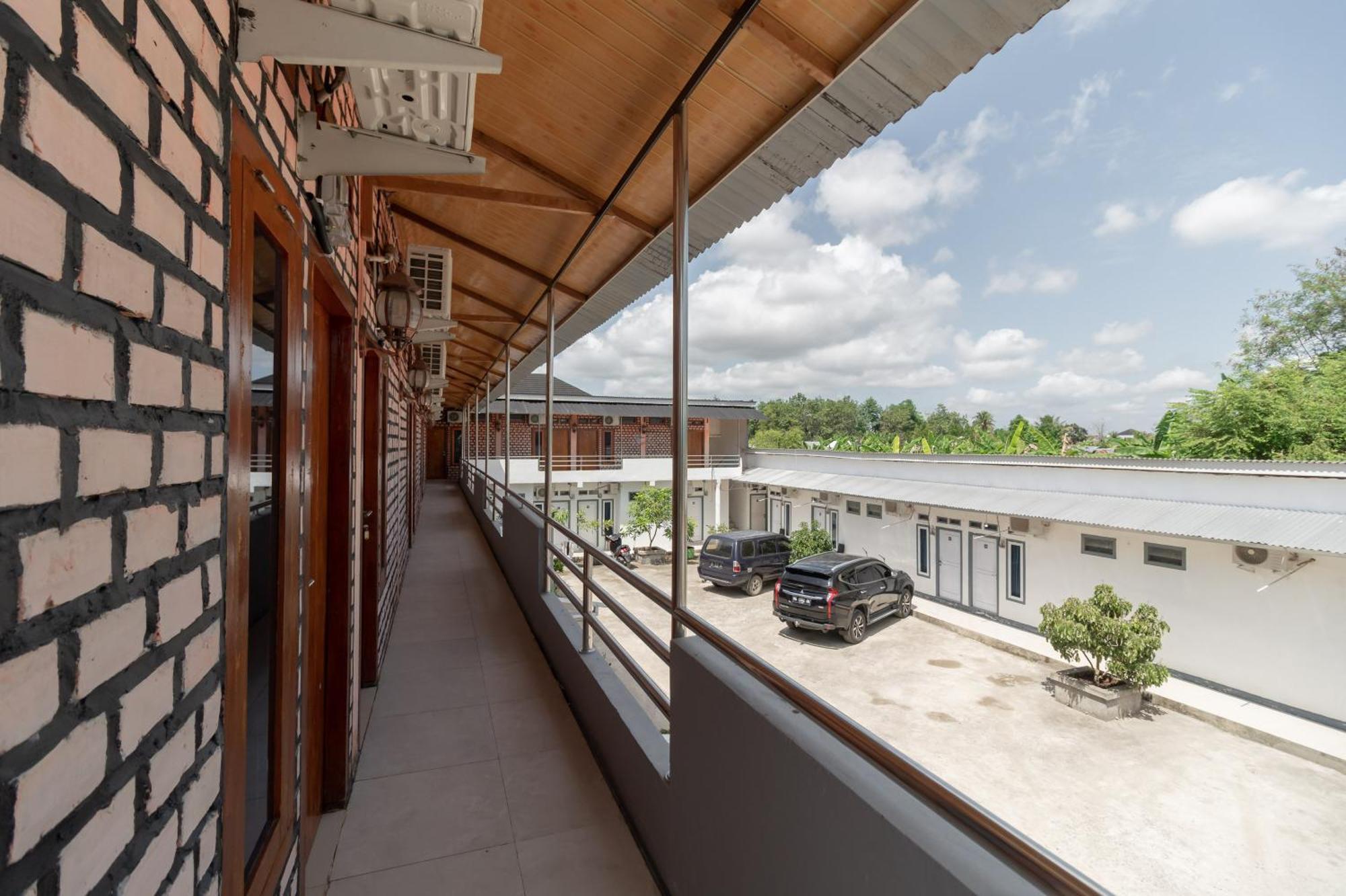 Reddoorz Syariah Near Jakabaring Sport City Παλεμπάνγκ Εξωτερικό φωτογραφία