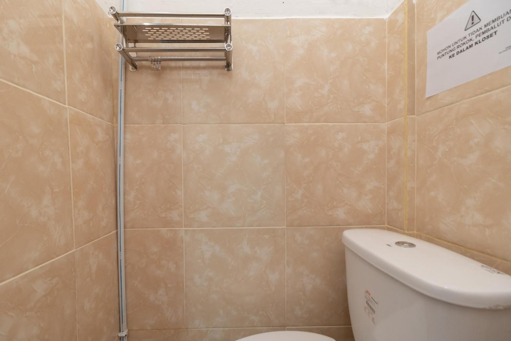 Reddoorz Syariah Near Jakabaring Sport City Παλεμπάνγκ Εξωτερικό φωτογραφία